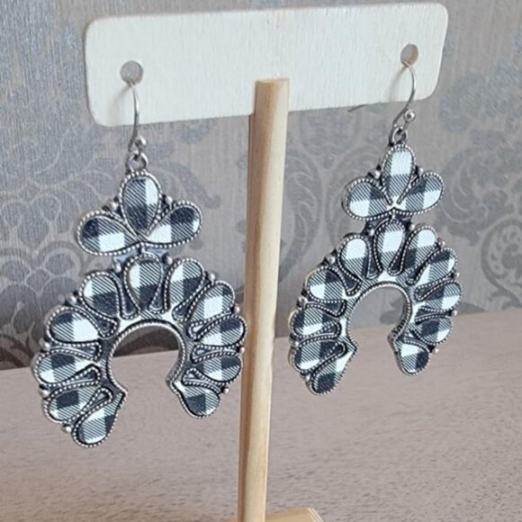 Black and White Thorne Naja Earrings - Picture 2 of 2
